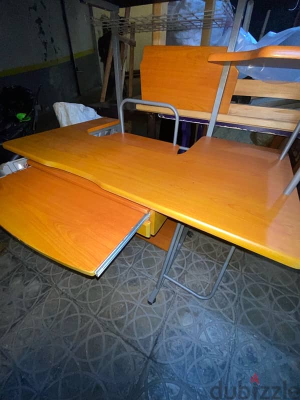 gaming table new without any scratches 4