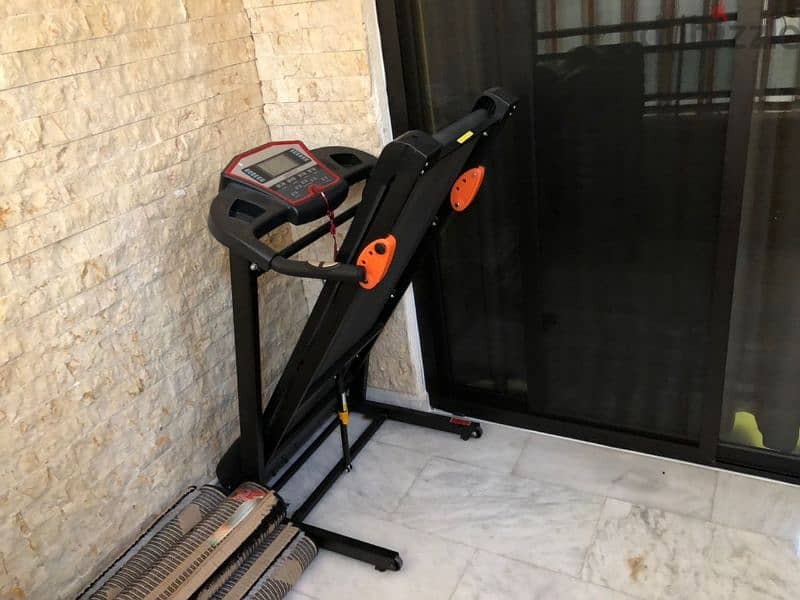 treadmill. . . like new. . . ktiiir ndifi 1