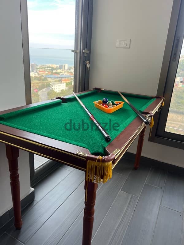 billiard table with balls & sticks 1