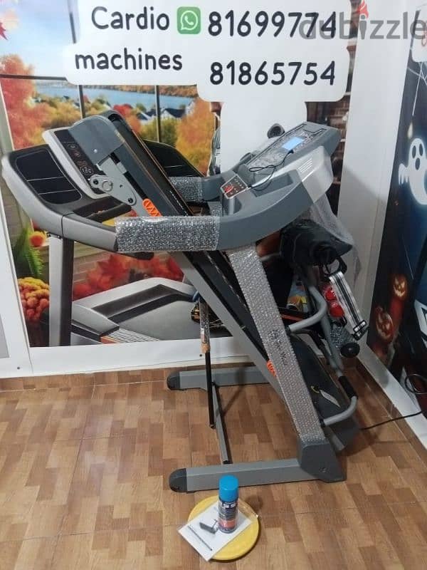 treadmill sports machines 2hp motor power  like new 5