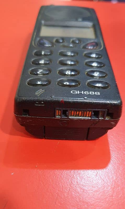 Ericsson 688 maba3ref shi 3ano antique Kab baher 2 milion  03723895 2