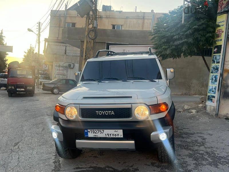 Toyota FJ Cruiser 2011 0