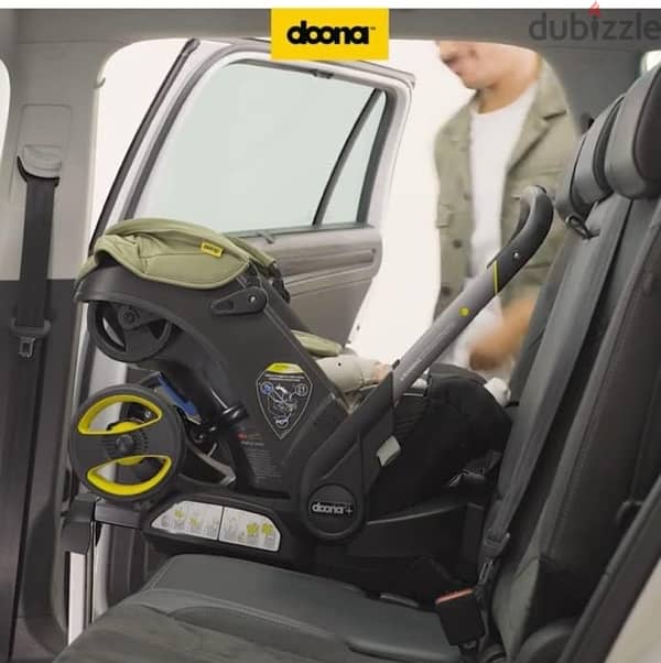 Doona+ Baby Car Seat & Travel Stroller with isofix car base 7