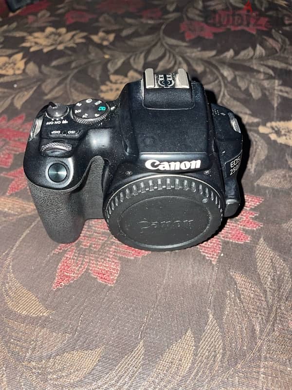 camera canon 250d with 2 lens like new 3