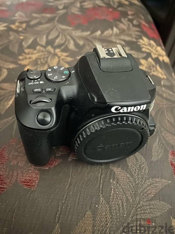 camera canon 250d with 2 lens like new 4