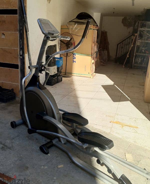 Vision Elliptical Trainer X6200HRT   ba3da gdedi telp 81061193 3