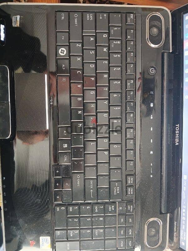 3 laptops for sale.  ٣ لابتوبات للبيع 1