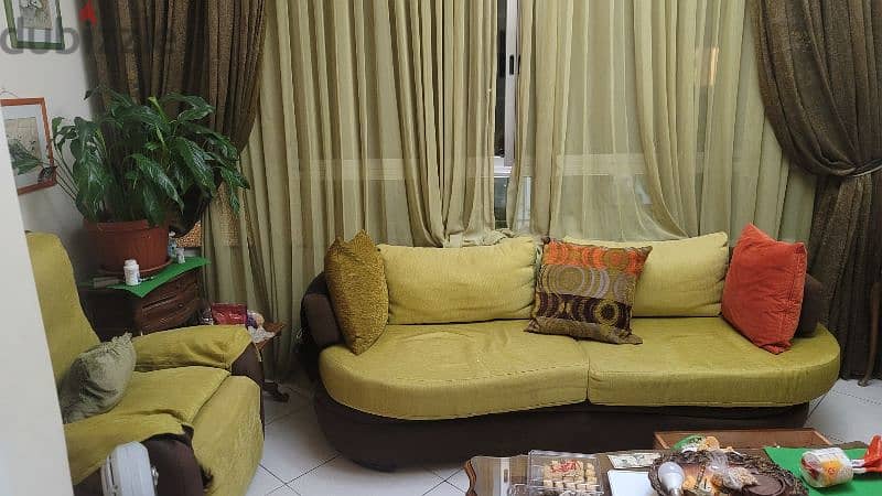 living room in a very good condition with curtains غرفة جلوس sioufi 0