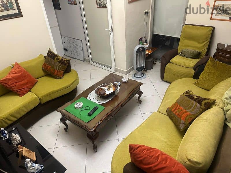 living room in a very good condition with curtains غرفة جلوس sioufi 2