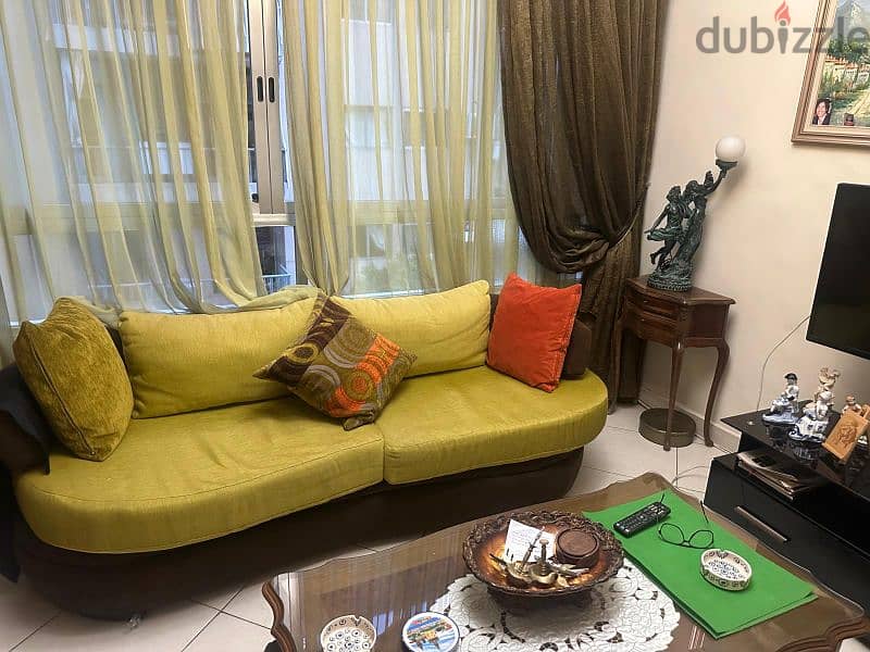 living room in a very good condition with curtains غرفة جلوس sioufi 3