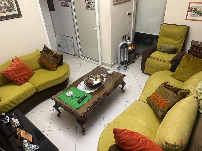 living room in a very good condition with curtains غرفة جلوس sioufi 4