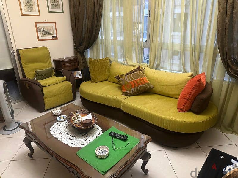 living room in a very good condition with curtains غرفة جلوس sioufi 5