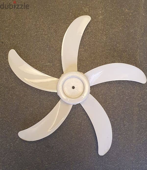 Electric a fan gd condition with wrnty used like new battery nt workin 5