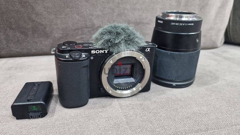 Camera sony ZV e10 with lens 16mm 1:1.4 sygma 0