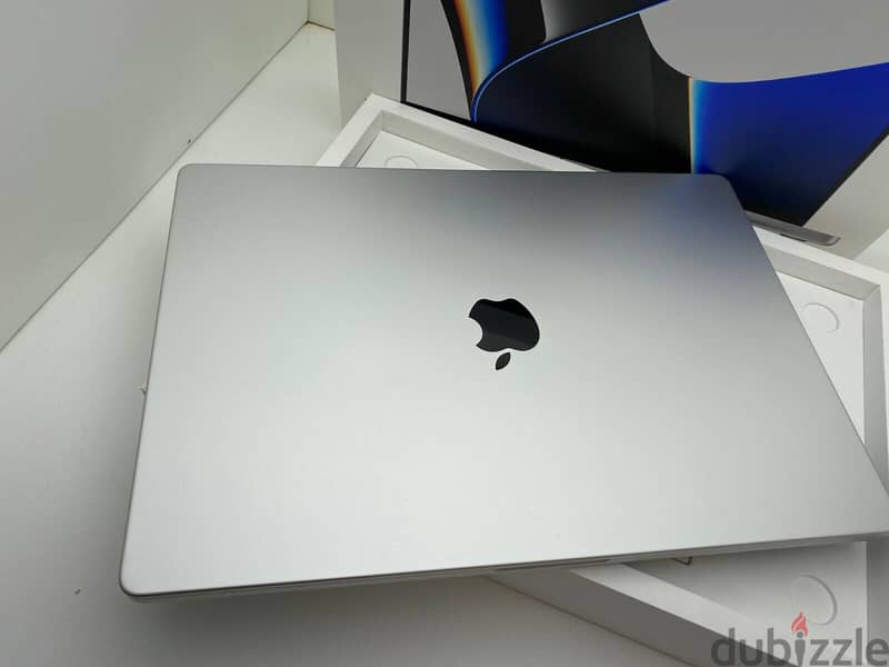 Apple MacBook Pro 1