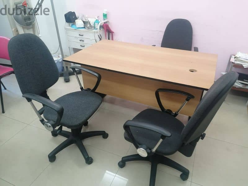 Office desk + 3 office chairs 1