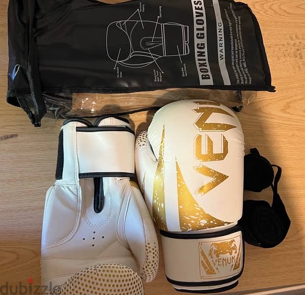 BARELY USED Boxing bag + boxing gloves and hand straps 3