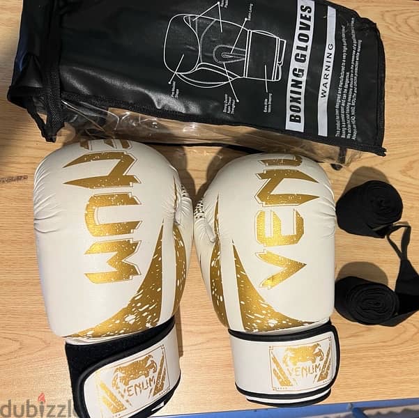 BARELY USED Boxing bag + boxing gloves and hand straps 4