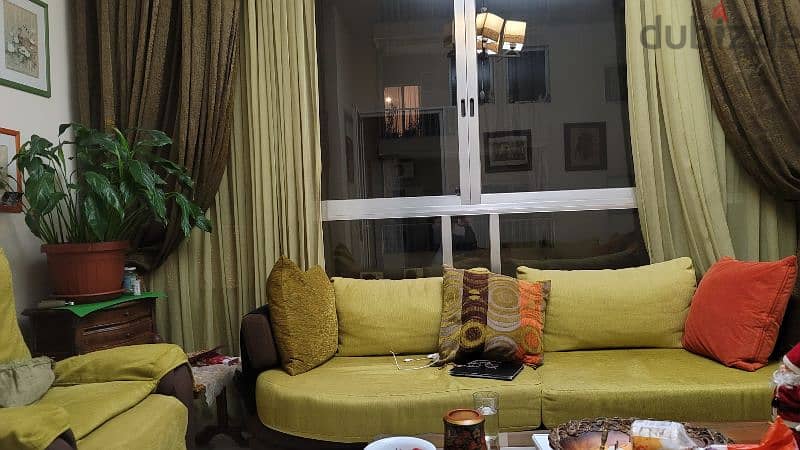 living room in a very good condition with curtains غرفة جلوس sioufi 8