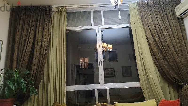 living room in a very good condition with curtains غرفة جلوس sioufi 9