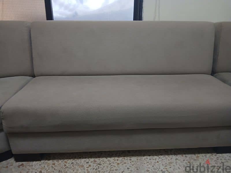 three sofas ثلاث كنابايات 0