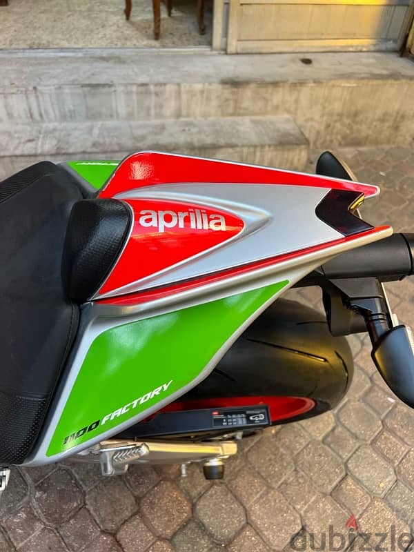 Aprillia Tuono V 4 with all sport parts added 1100 cc 6