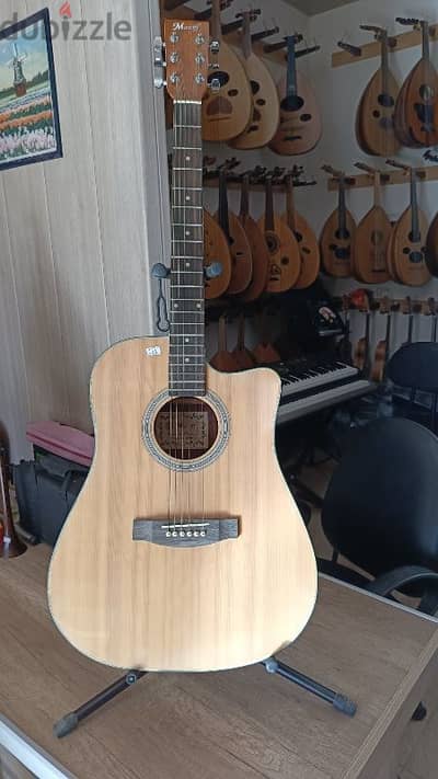 acoustic guitar mahogani wood and spruce