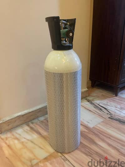 10L Portable Oxygen Cylinder – Like New أسطوانة أوكسيجين محمولة 10 لتر