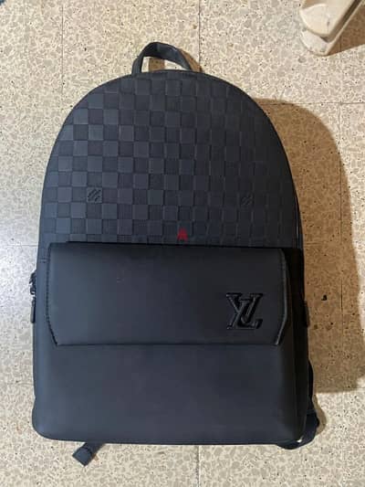 LV BAG IN VERY GOOD CONDITION