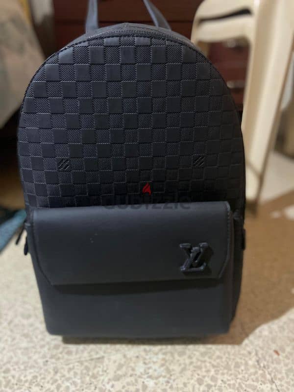 LV BAG IN VERY GOOD CONDITION 1