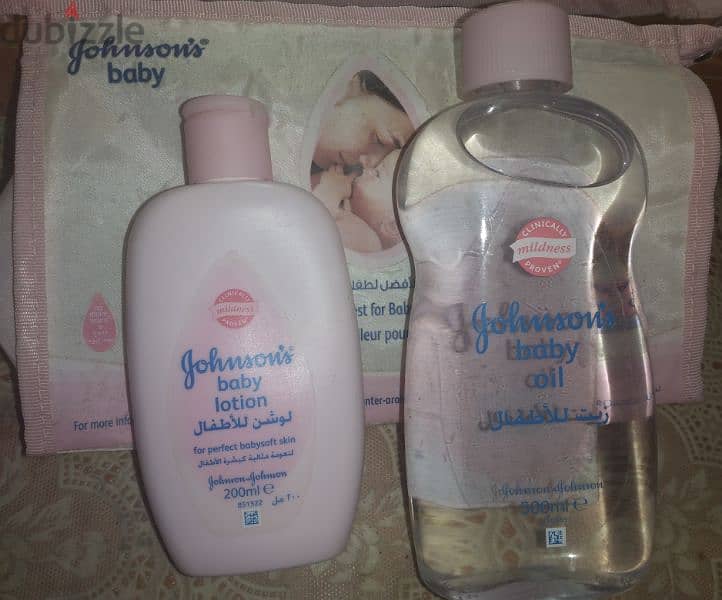 coffret Jhonsons & Jhonsons 500ml oil 200ml lotion + pochet 2