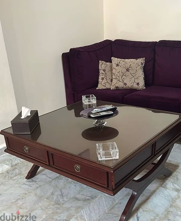 table in good condition for sale 0