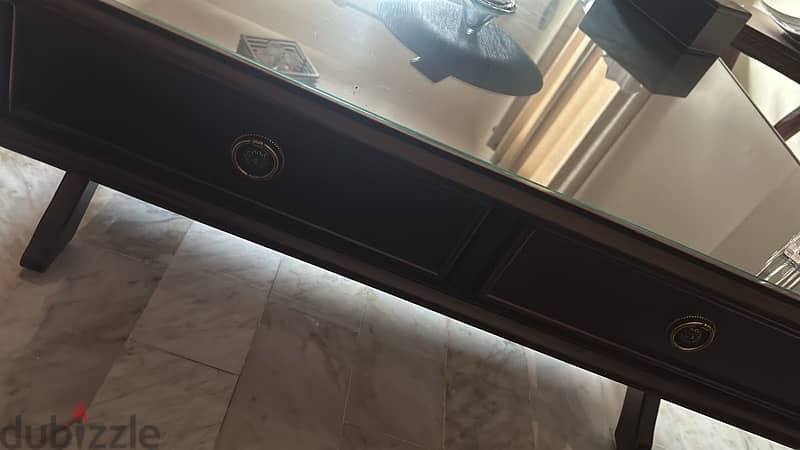 table in good condition for sale 1