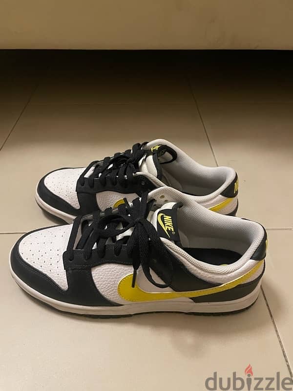 Nike Dunks Low Yellow Panda 1