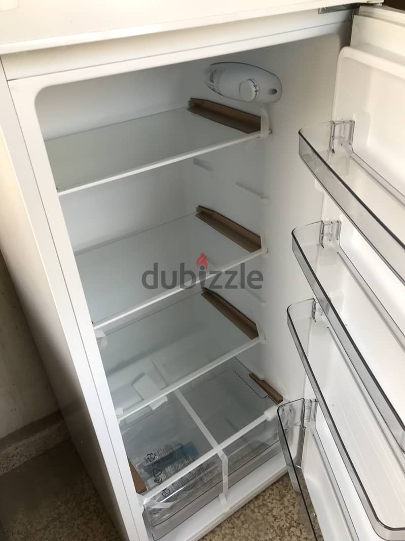 Midea Refrigerator MDRT333FGF01 1