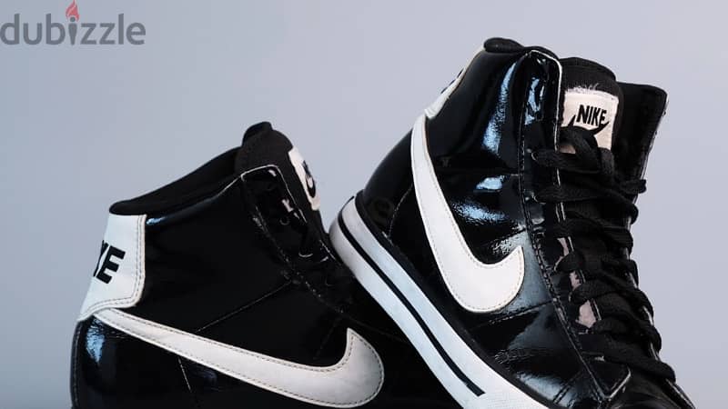 NIKE Sweet Classic Glossy Black Retro Sneakers. (40.5) 2