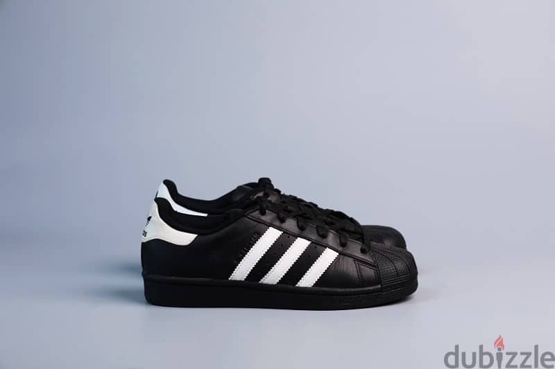 ADIDAS Superstar Black & White Sneakers. (36/37) 1