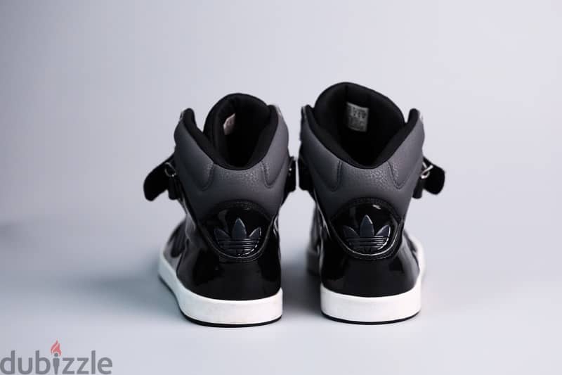 ADIDAS AR 2.0 Glossy All Black Sneakers. (46) 2