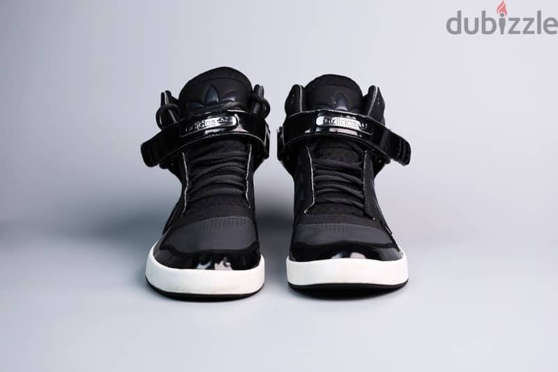 ADIDAS AR 2.0 Glossy All Black Sneakers. (46) 3