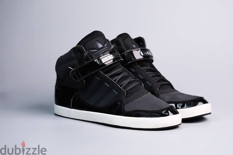 ADIDAS AR 2.0 Glossy All Black Sneakers. (46) 4