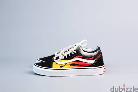 VANS Old Skool Flames Black Suede Sneakers. (38)