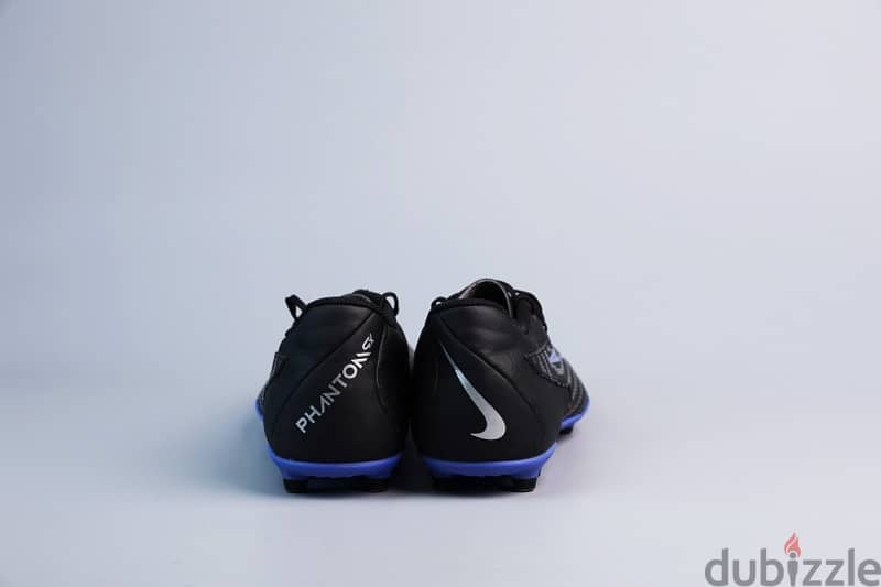 NIKE Phantom GX Club Football Shoes. (46) 4