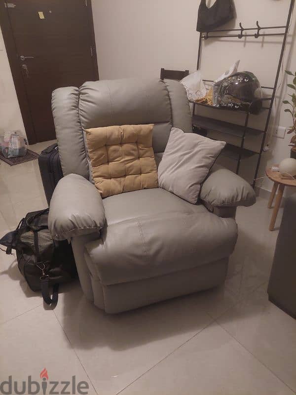 comfortable leather recliner for sale for 70 usd bought at 200 0