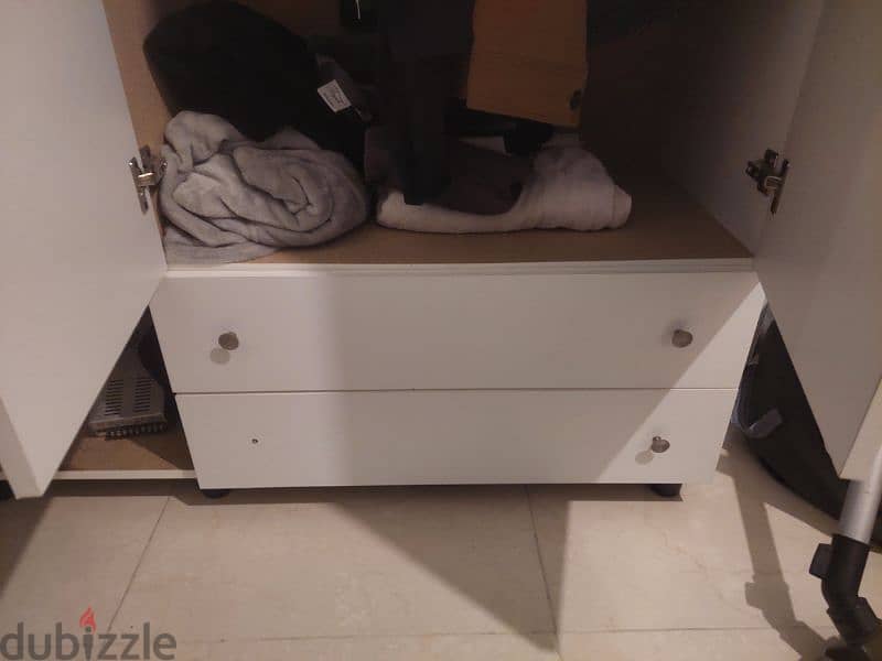 White closet in great condition used for a short time for 50 usd 3