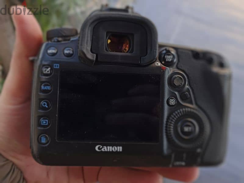 camera Canon 5D mark IV with battery charger memory strap bag 4