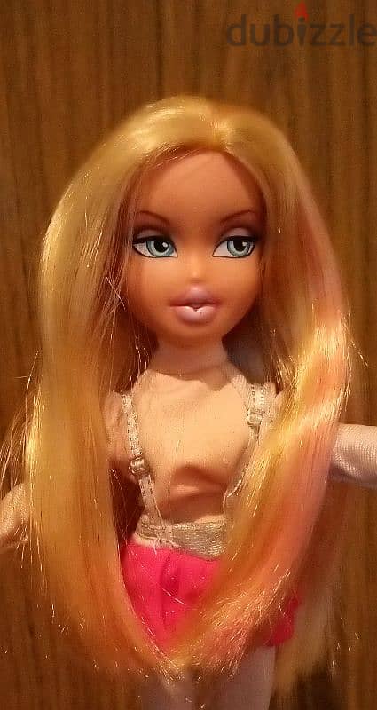 Bratz ALL GLAMMED UP -CLOE MGA As new wearing doll +Special Shoes=25$ 2