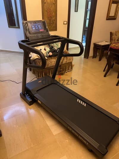 Motorized treadmill with tv (WIFI)