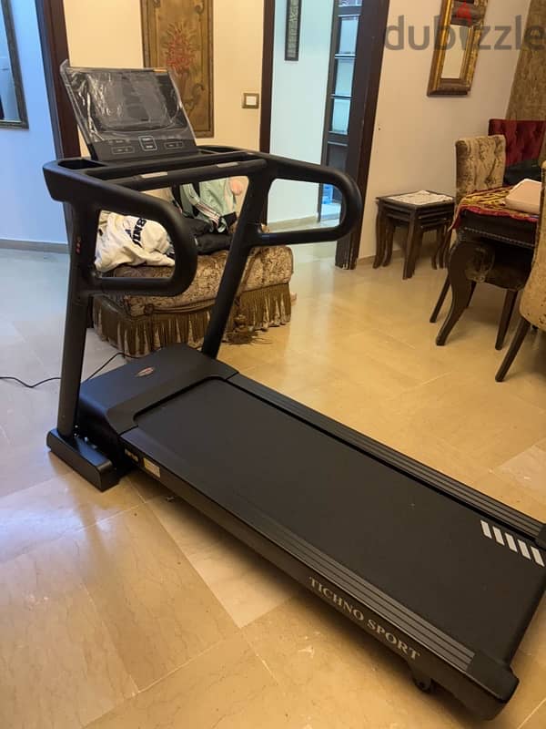 Motorized treadmill with tv (WIFI) 1