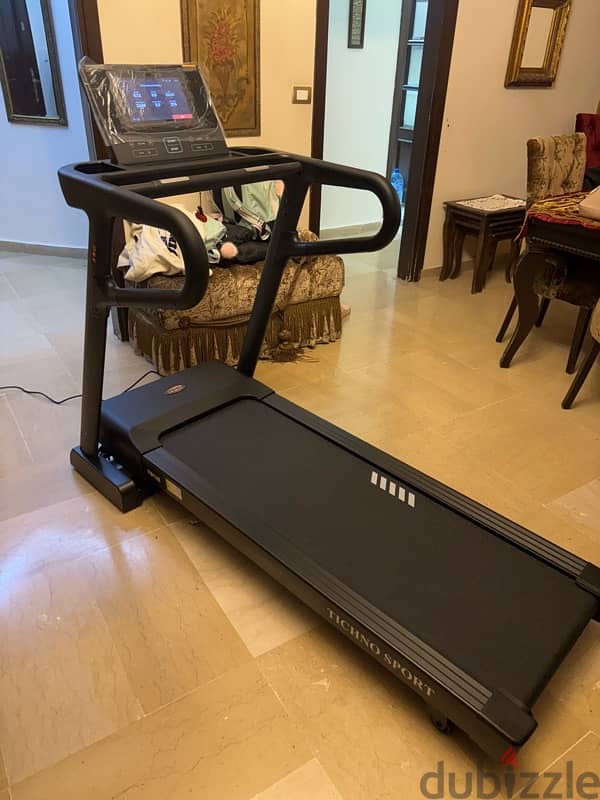 Motorized treadmill with tv (WIFI) 4