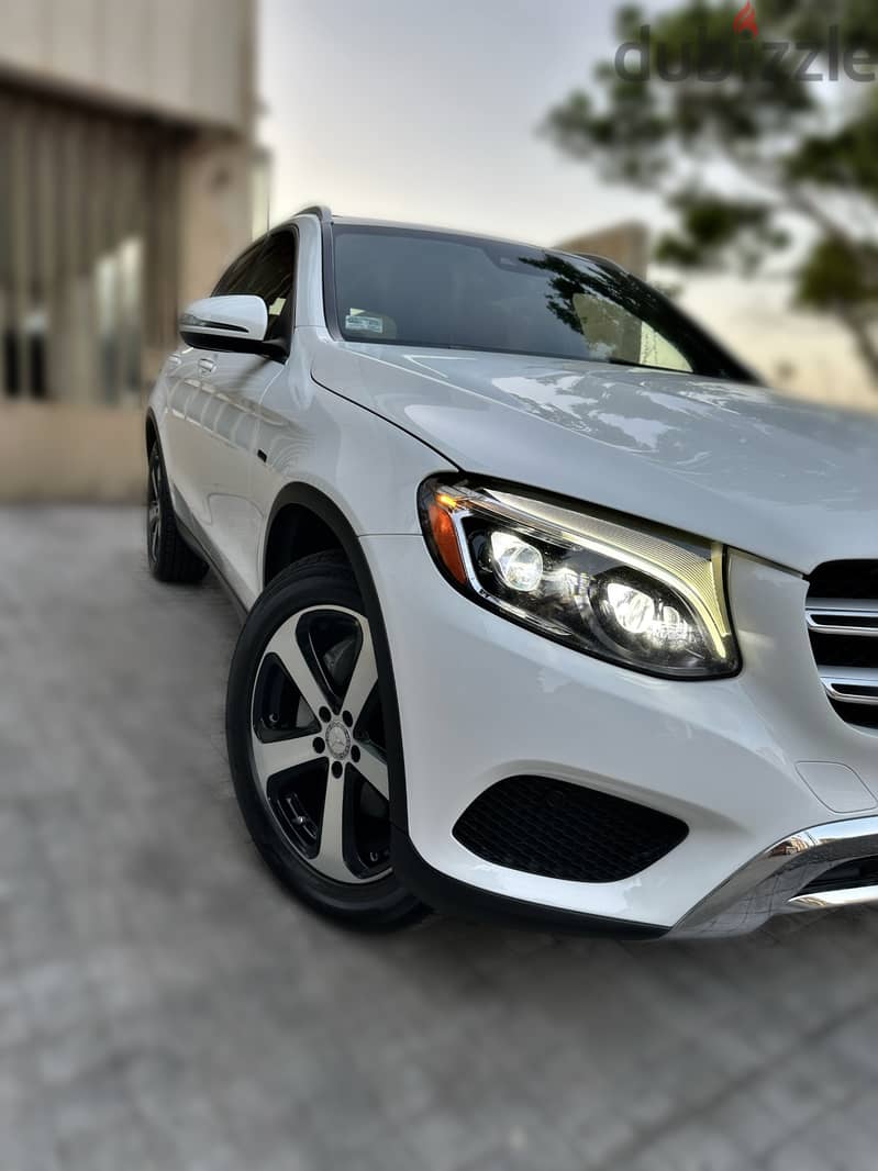 Mercedes GLC 300 Launch Edition 2016 clean carfax 0